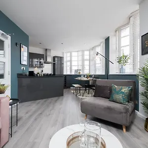  Apartment Bright & Spacious City Centre Apartment - 1-Bed
